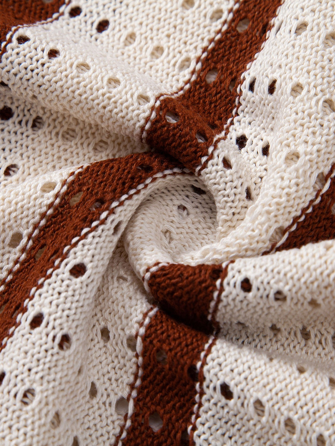 Chemise tricotée à œillets rayés